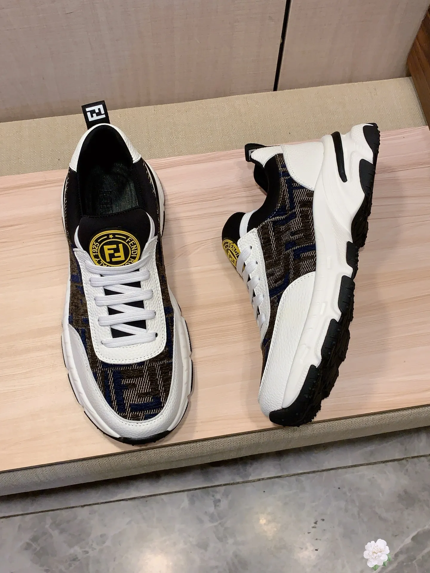 Men's men's shoes💰460💰💰🎩🎩[Lightning][Lightning] "FENDI*" The latest and most popular casual shoes, top brand [Seduce] luxury~purchase, top~quality. [Strong] The upper is made of imported breathable cowhide with material ➕ breathable sheepskin feet (•) and fine workmanship. The original stylish and stylish soft rubber wear-resistant and non-slip outsole is light and comfortable on the feet. The real thing looks better when photographed in person. 111: code: 38-44, 3️⃣ colors selected